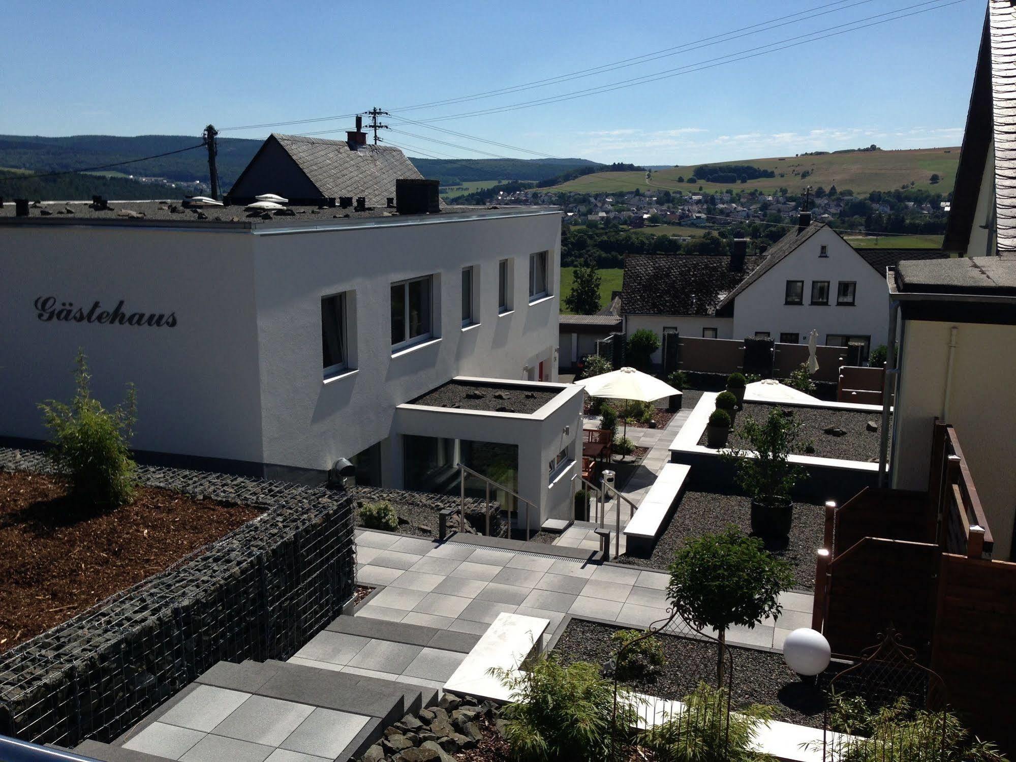 Wohnraum Hotel & Gaestehaus Gusterath Exterior photo